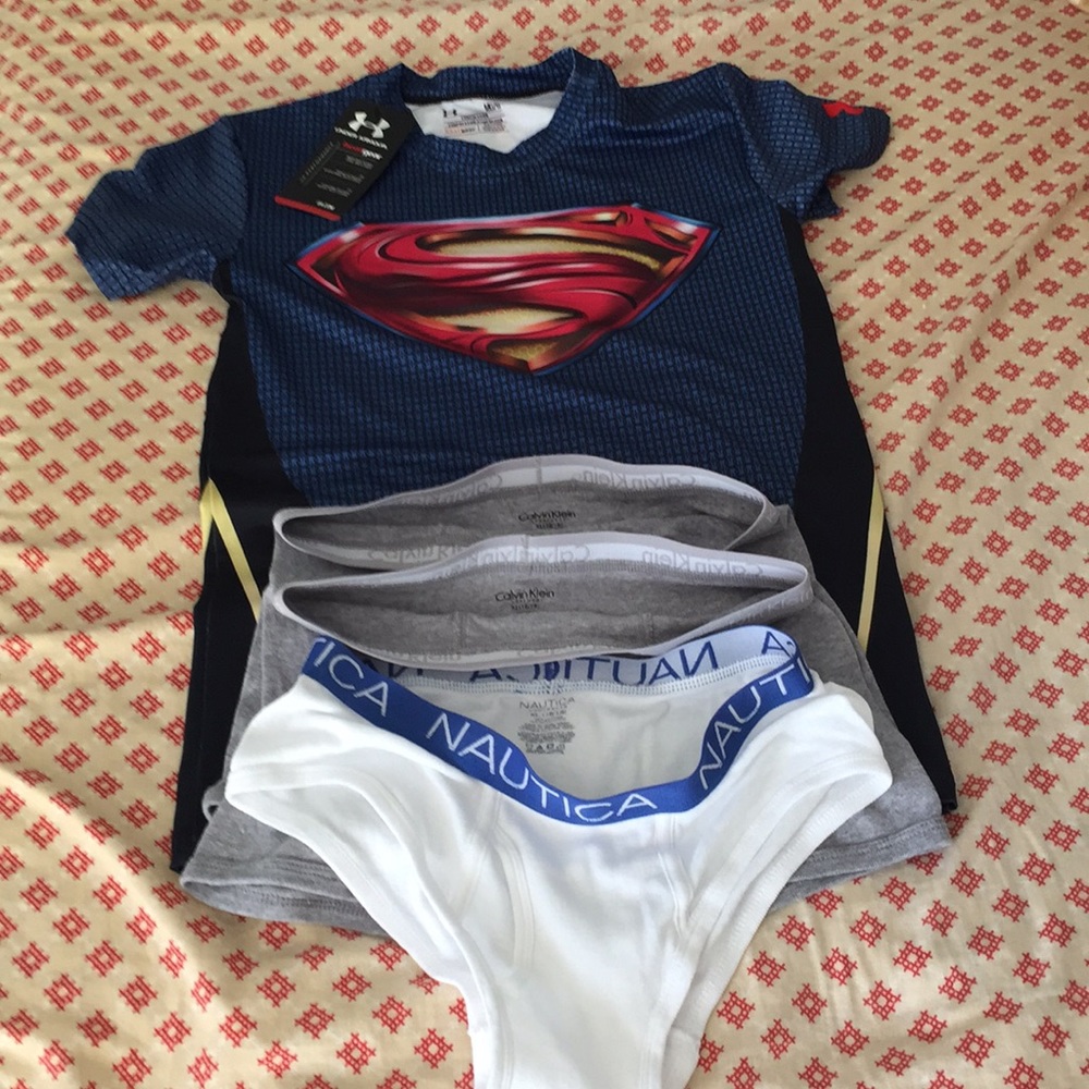 Under Armour T-Shirt & 3 pairs of underwear